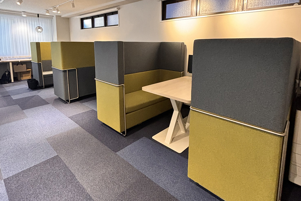 集中と対話を両立するミーティングブース