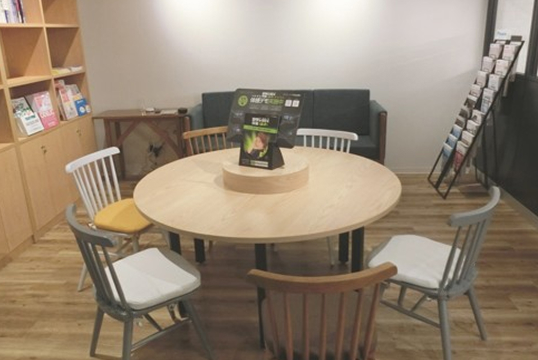 人を迎え、つなぐエントランススペース